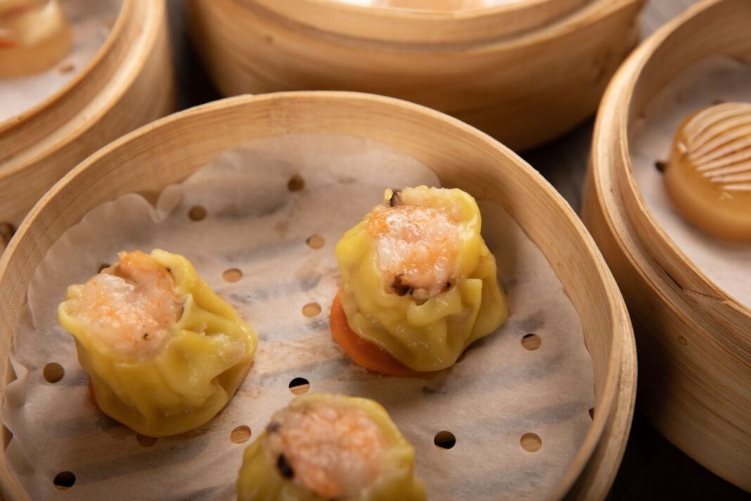 Cheap eats Chinatown NYC - steamed dumplings in bamboo baskets
