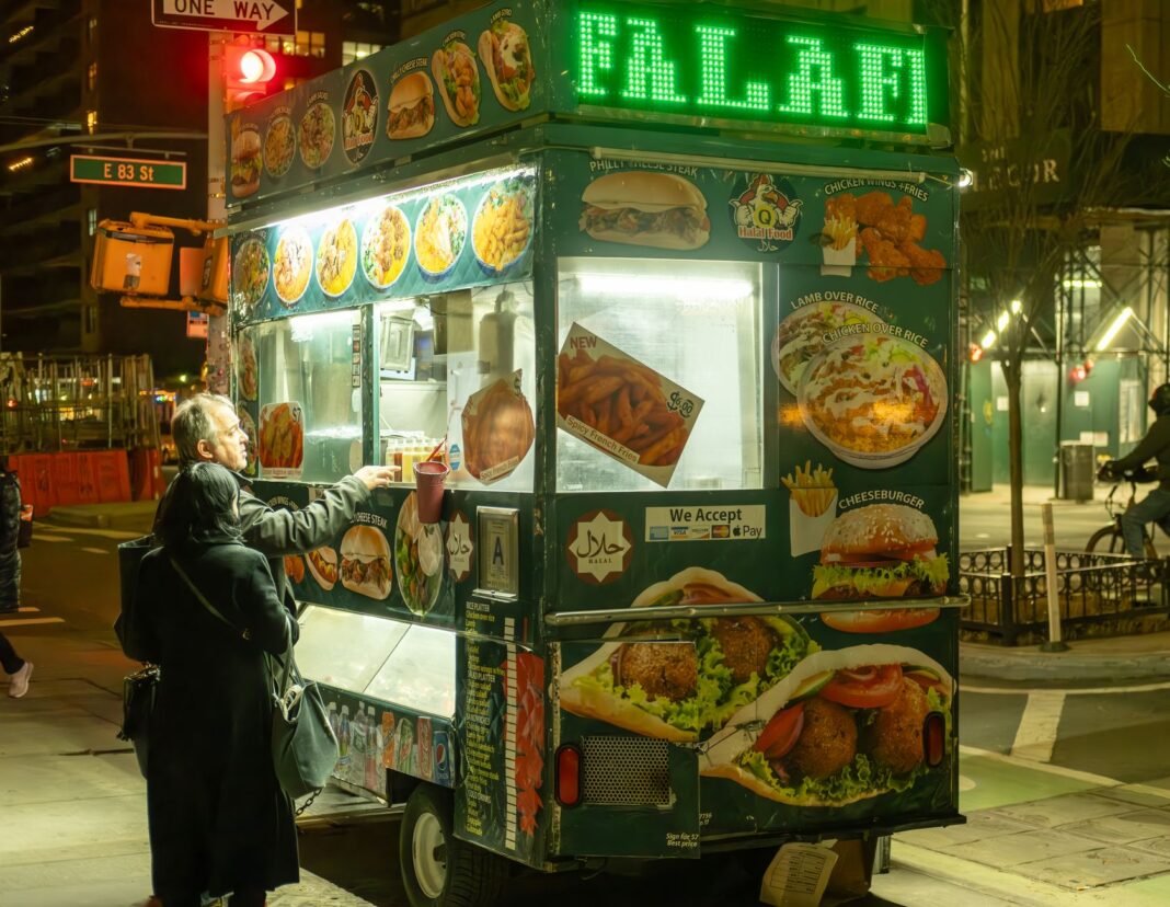 Best halal cart in NYC - a cart serving chicken and rice at night in Midtown Manhattan