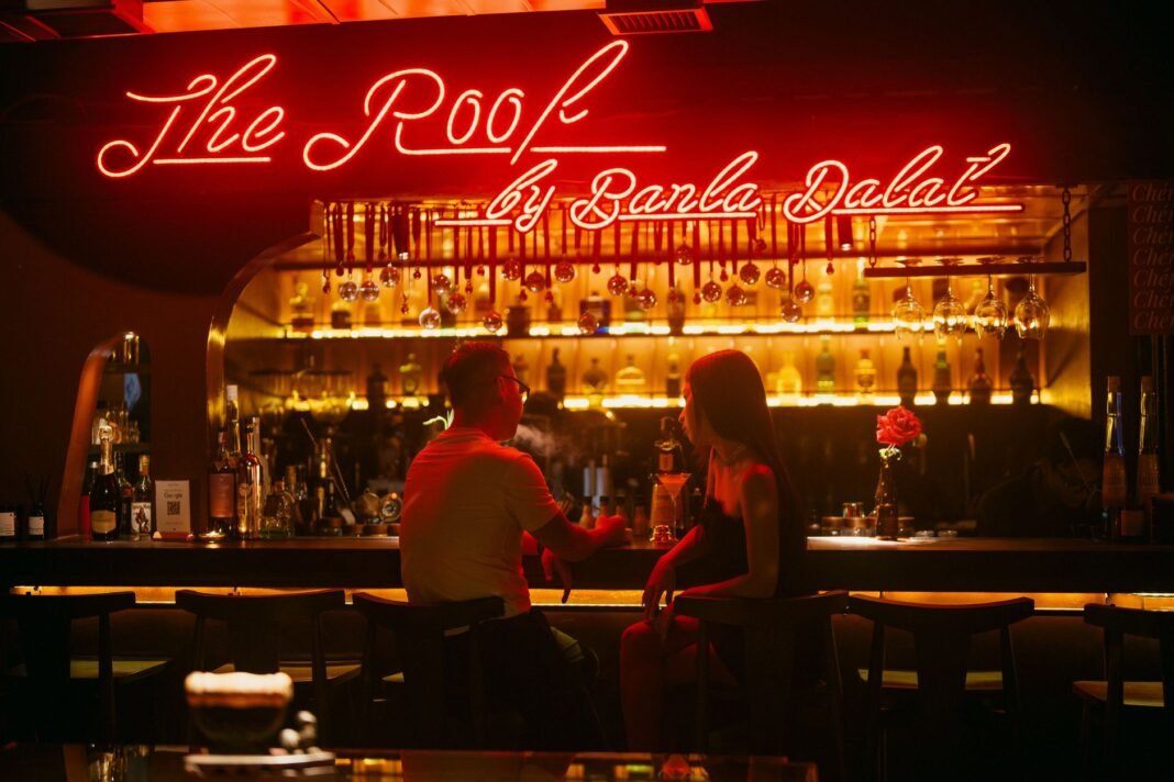 Best cocktail bars NYC for a date - couple enjoying drinks at a dimly lit bar